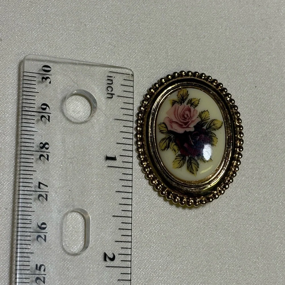 Vintage Rose Flower Portrait Victorian Style Gold Brooch - Picture 4 of 4